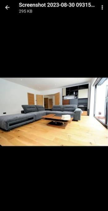 Holiday home Luxury House In