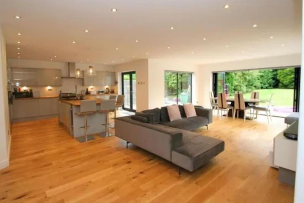Luxury House In * Solihull